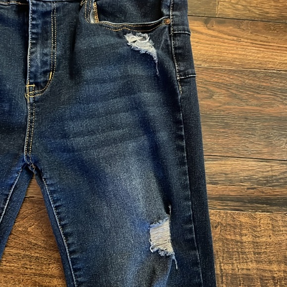 Women’s distressed skinny jeans - Blue Savvy brand Size 15/32 - Picture 3 of 8